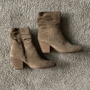 Target Slouchy Tan Suede Ankle Boots. Universal Thread. Cianna heel booties. 9.5